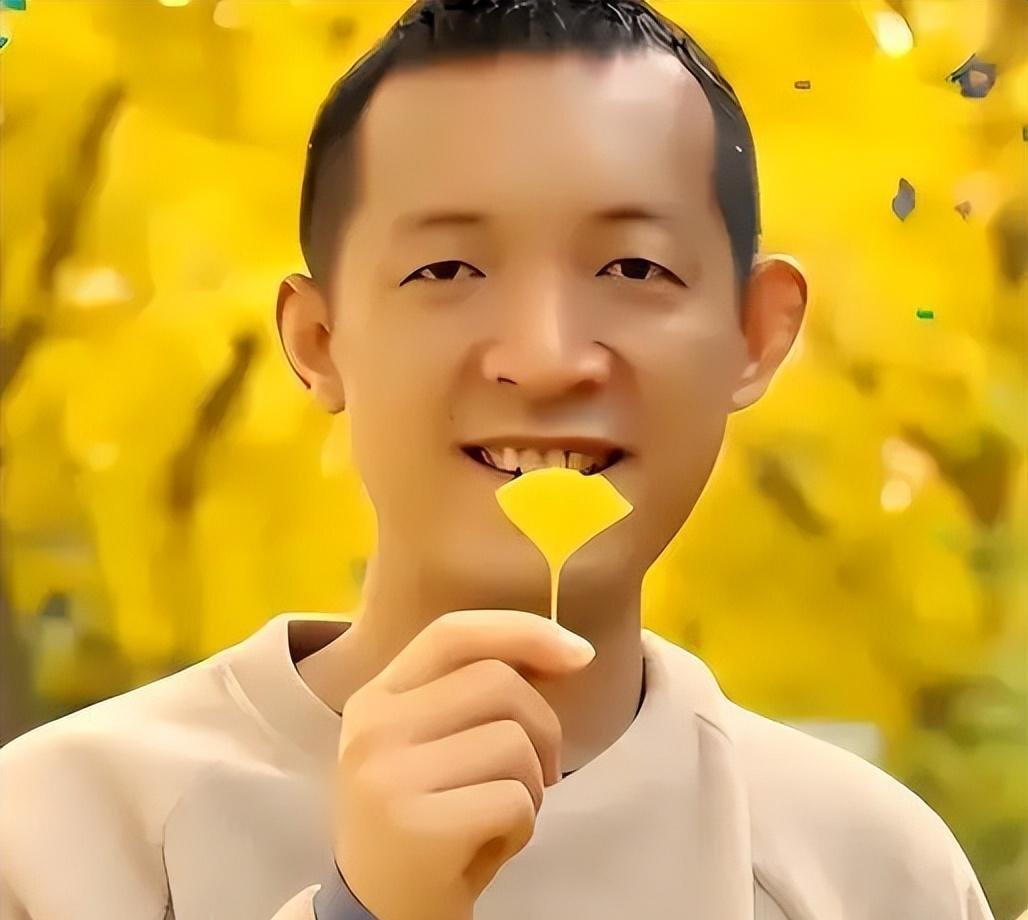 他放弃50万奖学金，非要出家当和尚！即便父母含泪苦苦劝阻也没能留住他，时隔9年，