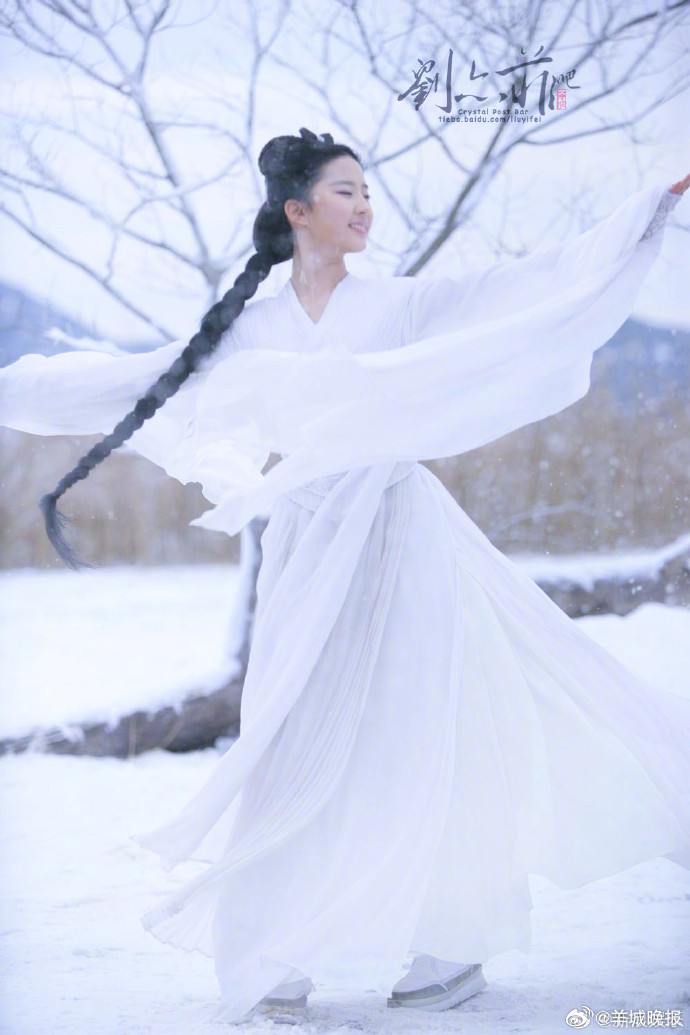 【女星古装雪景照，你pick谁？】人间小雪天，围炉共清欢。11月22日9时35分