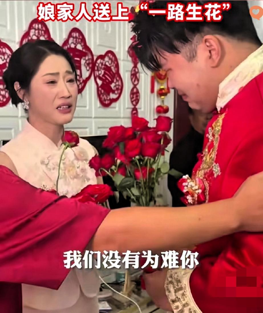 谁还说接亲就得折腾新郎？
江苏连云港这波接亲直接把“婚礼该有的样子”焊在大家心里