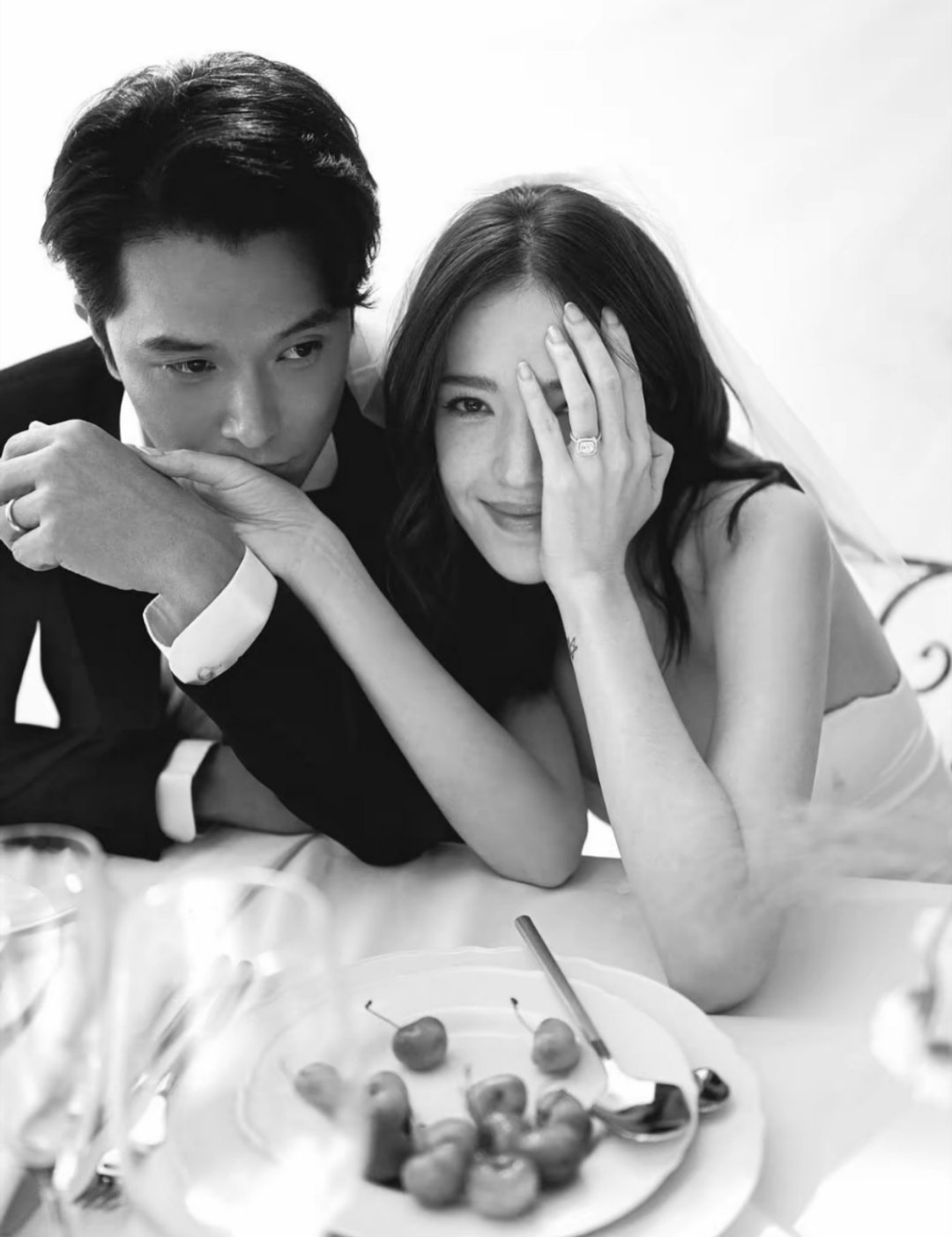 来了来了！邱泽许玮甯的婚礼终于要来啦！定档11月28日！婚纱照也甜度爆表，邱泽亲