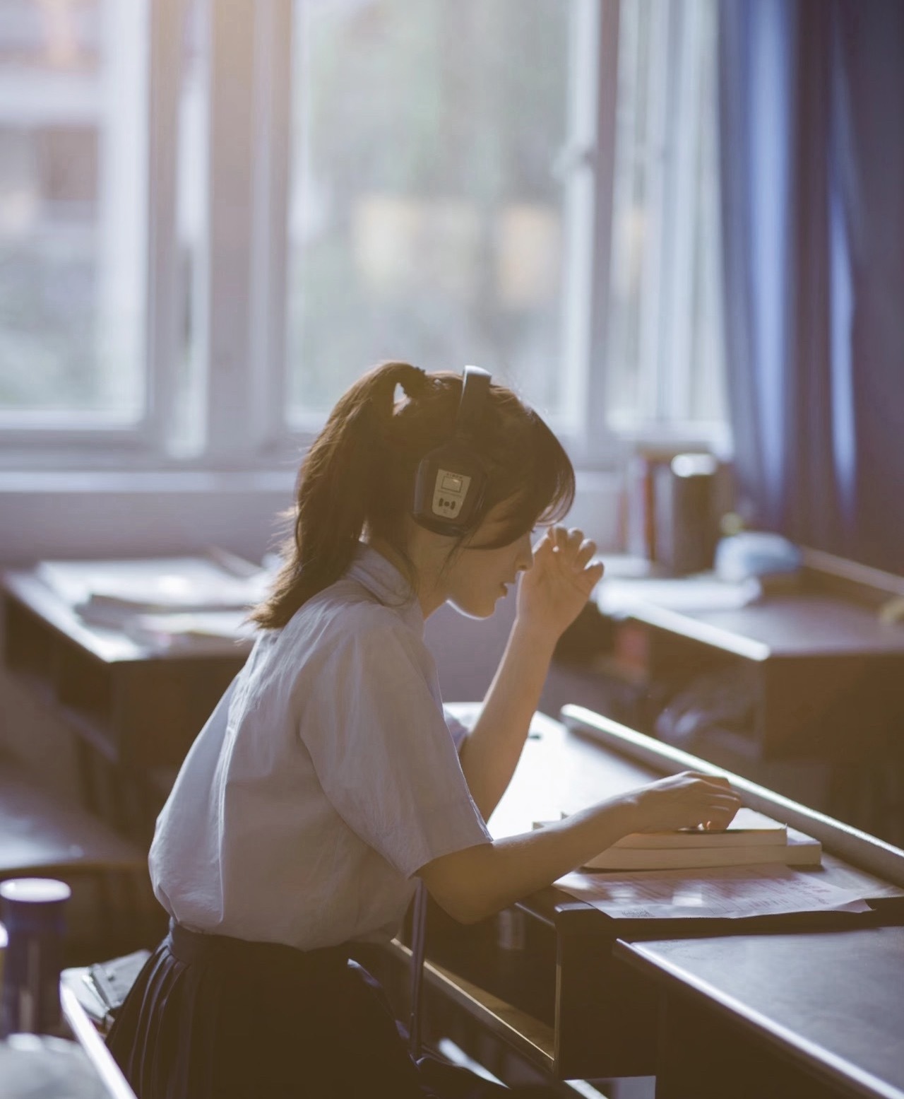 这是真上过大学的对比之下差距一下子就出来了，谈吐逻辑在线，待人接物也特别得体。果