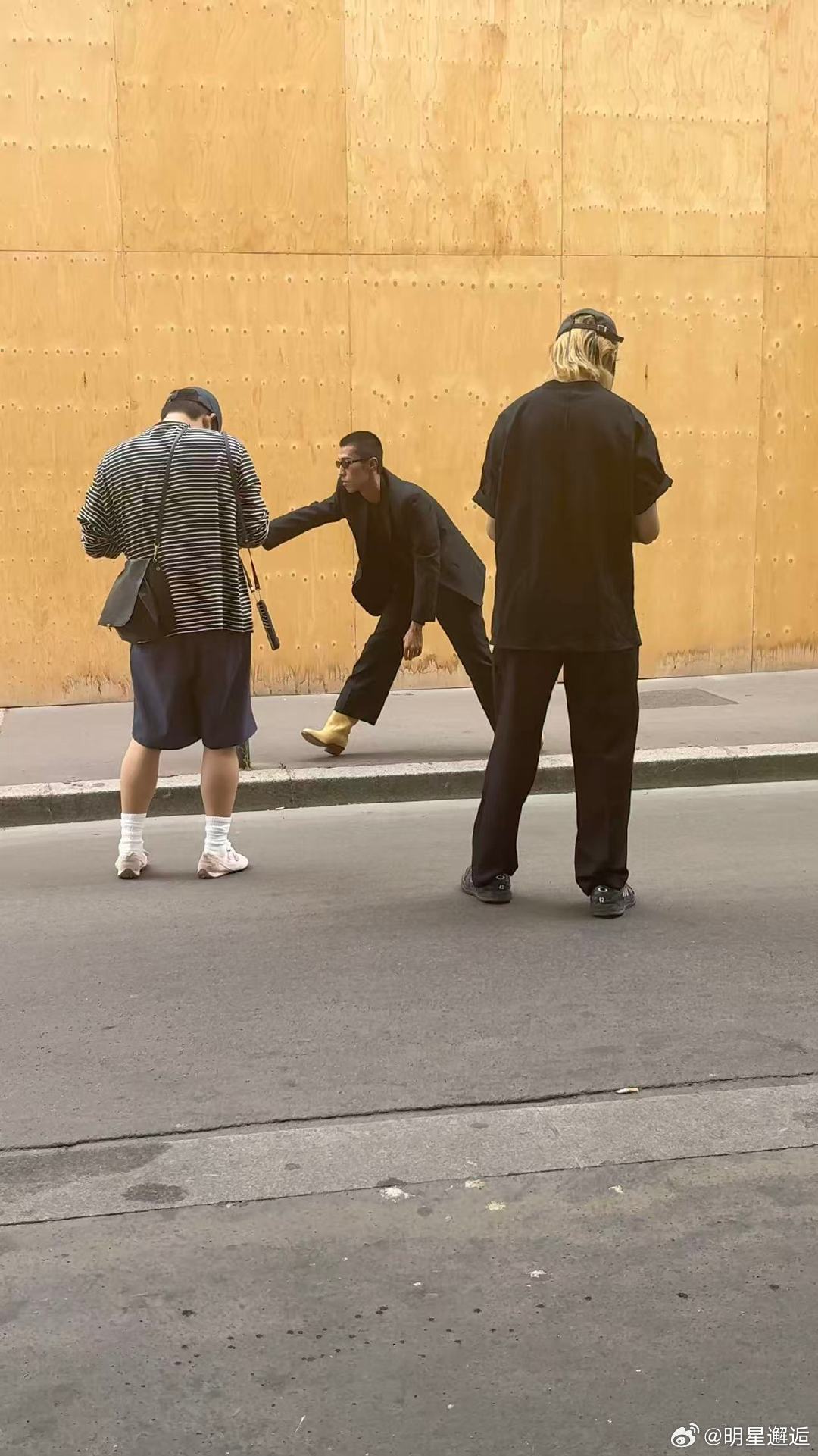 周游巴黎时装周巴黎男装周 巴黎街头路透新鲜出炉！周游作为CELINE大秀唯一中国