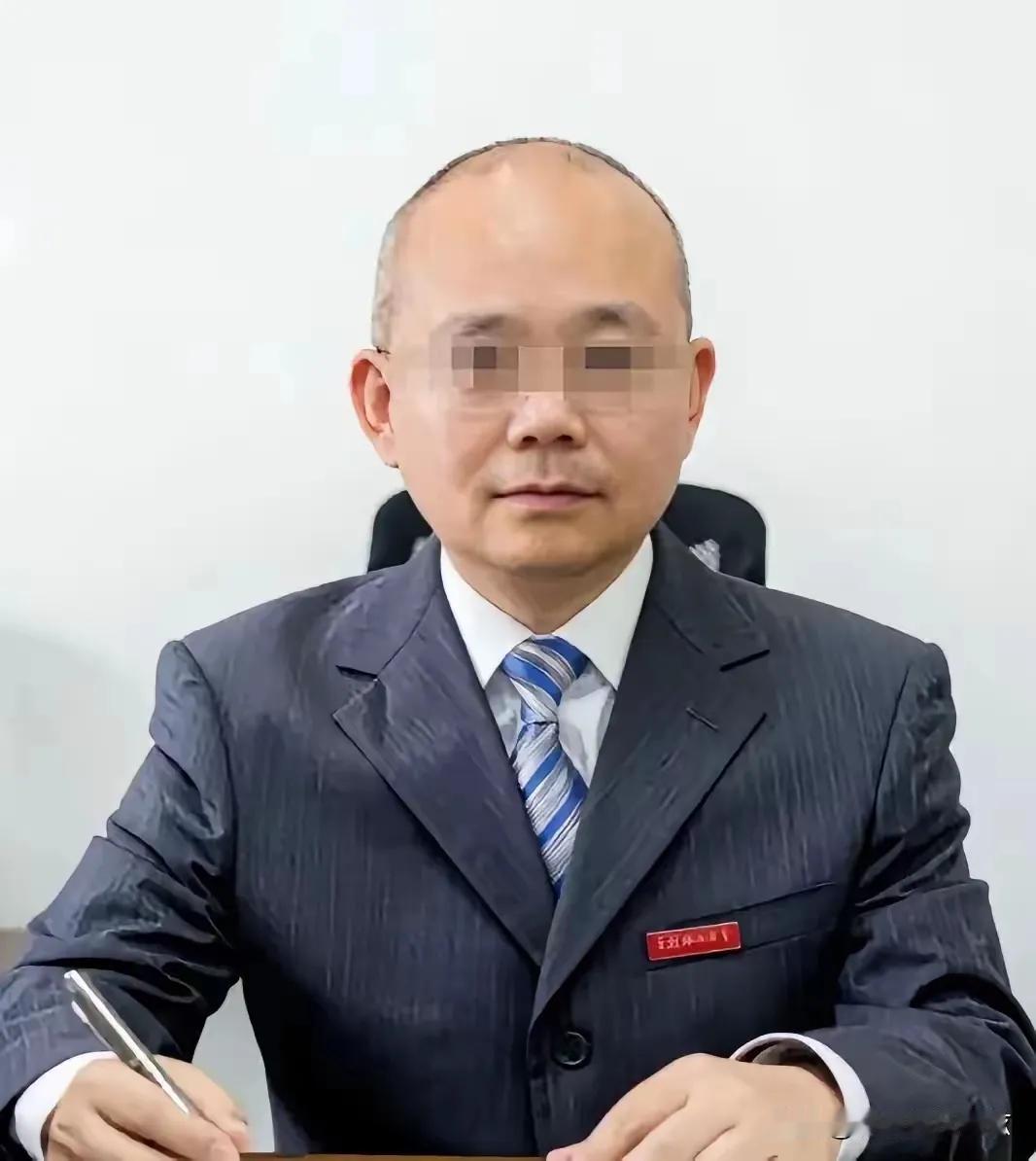 重庆icon那个事，越想越不是滋味。58岁的副教授，把60岁的副校长捅了。两个人