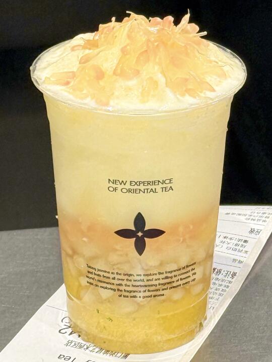 奶白你果然是做凤梨的料子，一口沦陷….🥹