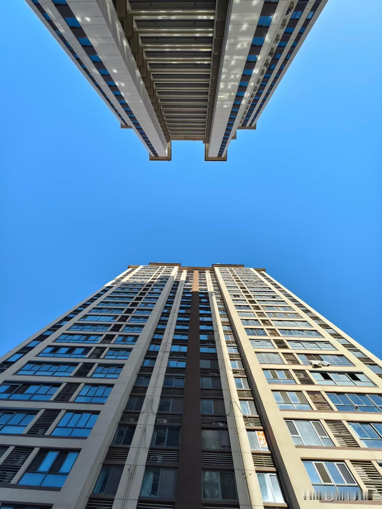 冬日生活打卡季冬天我住的小区蓝天白云