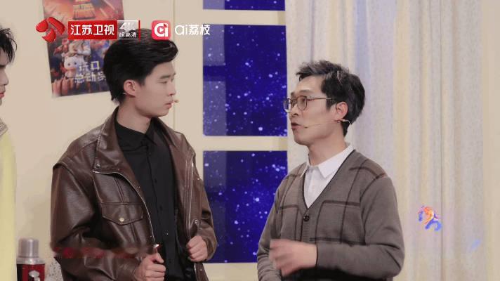 俩人谈恋爱四个人烧脑谁懂啊！俩人谈恋爱，四个人跟着烧脑，还好有qianwen在线