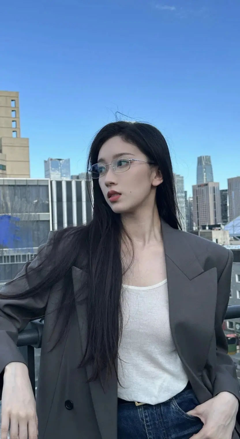 刘令姿｜御姐范儿拉满 ！