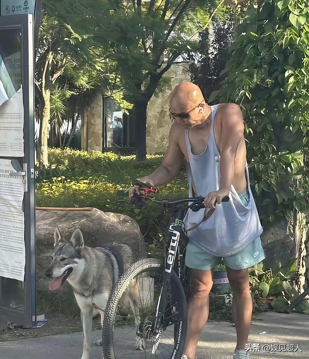 我还以为他塌房后，直接跑国外躲清静去了。结果一看，人家在云南大理的小镇上，日子过