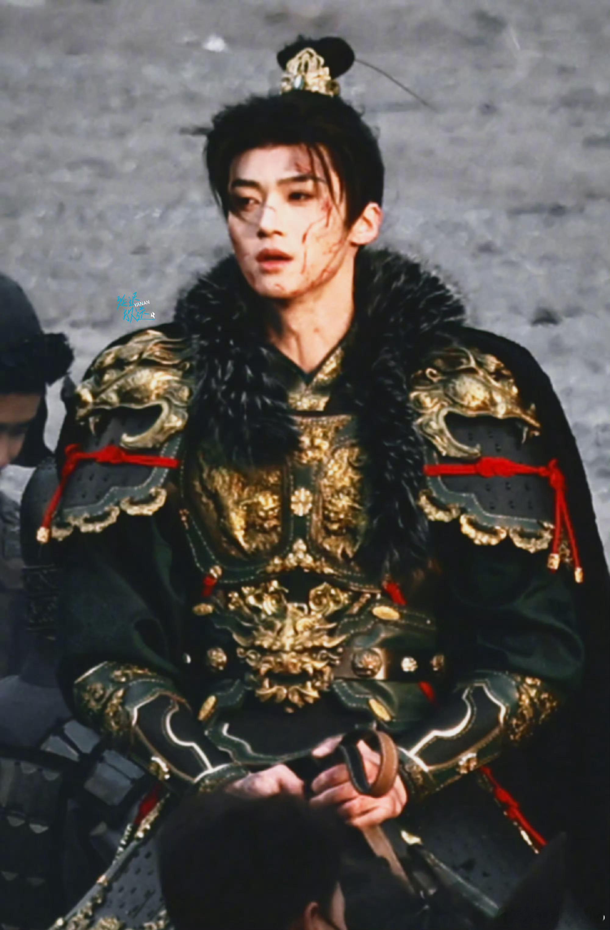 闫桉咋这么搞笑呢哈哈哈哈哈哈，拍吊威亚的打戏很费体力就给自己点了八个菜看这个效果