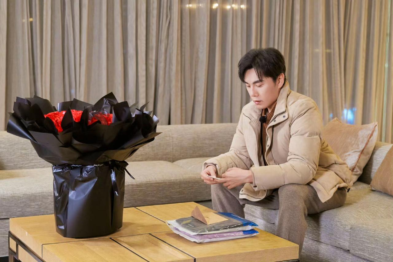 妻子浪漫旅行秦昊一家人相处方式伊能静情商高，婆婆也情商高，都是大大咧咧有撒说撒，