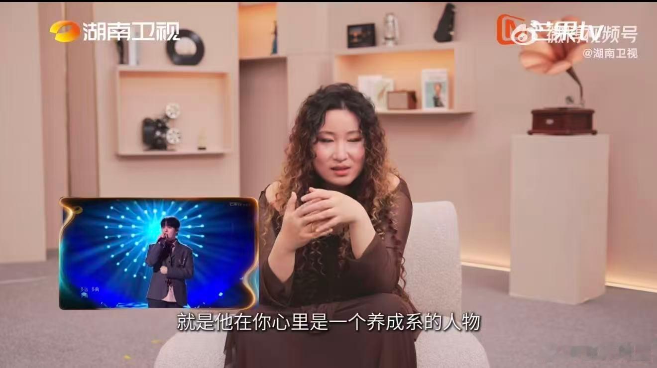 锤娜丽莎评价尤长靖歌手舞台锤娜丽莎为尤长靖发了朋友圈微时相伴，锤娜丽莎为尤长靖舞