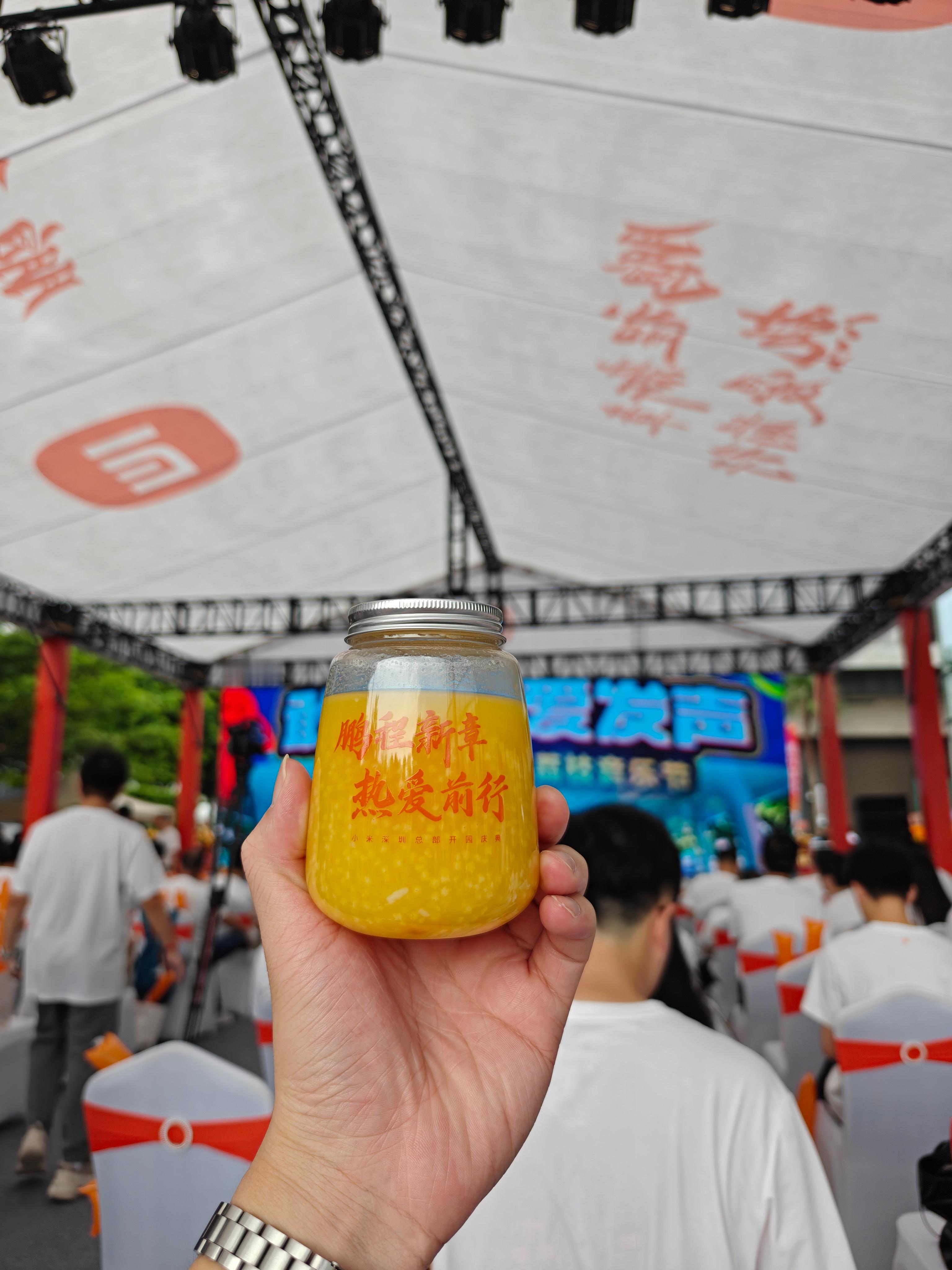 深圳小米国际总部的开园庆典，看给咱准备了啥，正好没恰早饭，开炫！一会去看深圳最帅