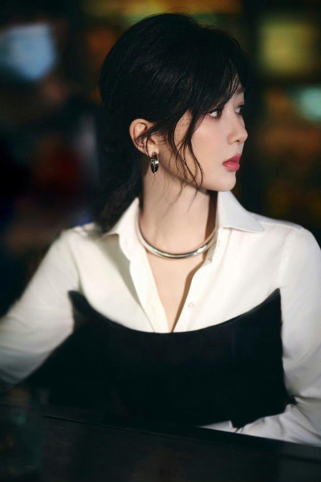 #杨紫月底安徽进组家业#杨紫说月底会进组《家业》，拍摄地点将在美丽的安徽，那就一