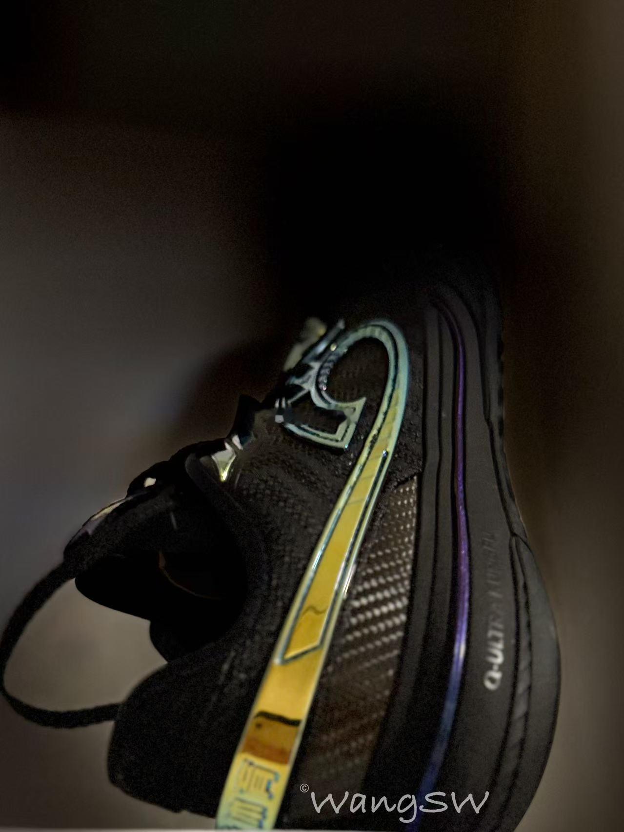 球鞋穿搭恭喜我刺重返NBA季后赛，前两天收到了卡尔登·约翰逊的签名鞋，这双RIS