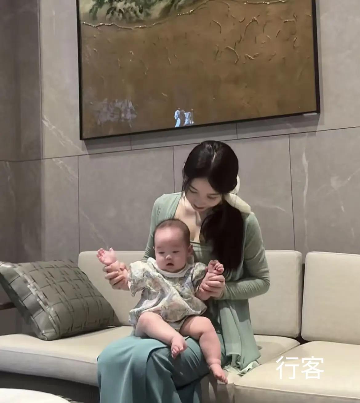 她们是宝妈，也是家庭中不可或缺的重要一员。
她们在家庭中付出的辛劳和心血，是任何