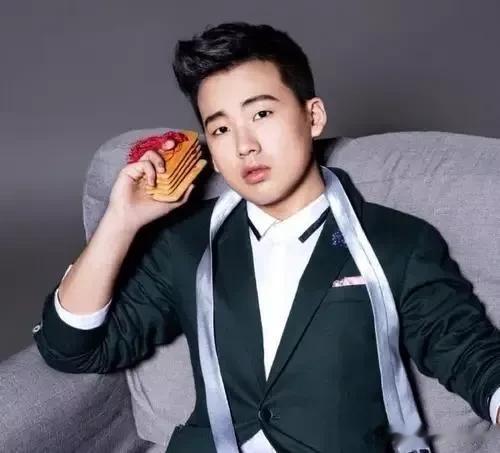 不得不承认！中国相声男演员，能够称得上帅气的仅有以下10位[祈祷]

第1，曹云