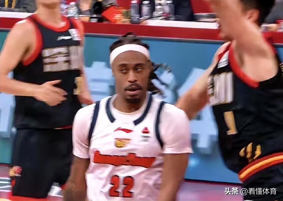 杜锋想广东队有赢上海队的可能，就少给麦考尔一点球权吧！

这伤愈复出后场场首发，