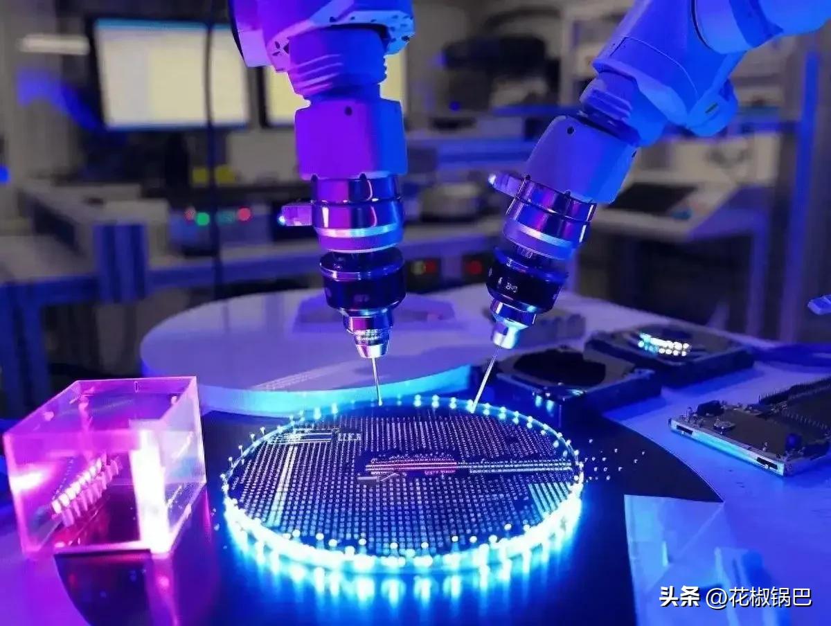 荷兰终于关了阿斯麦的光刻机，不让它再卖给我们了。看似突然，但早就有迹象了。阿斯麦