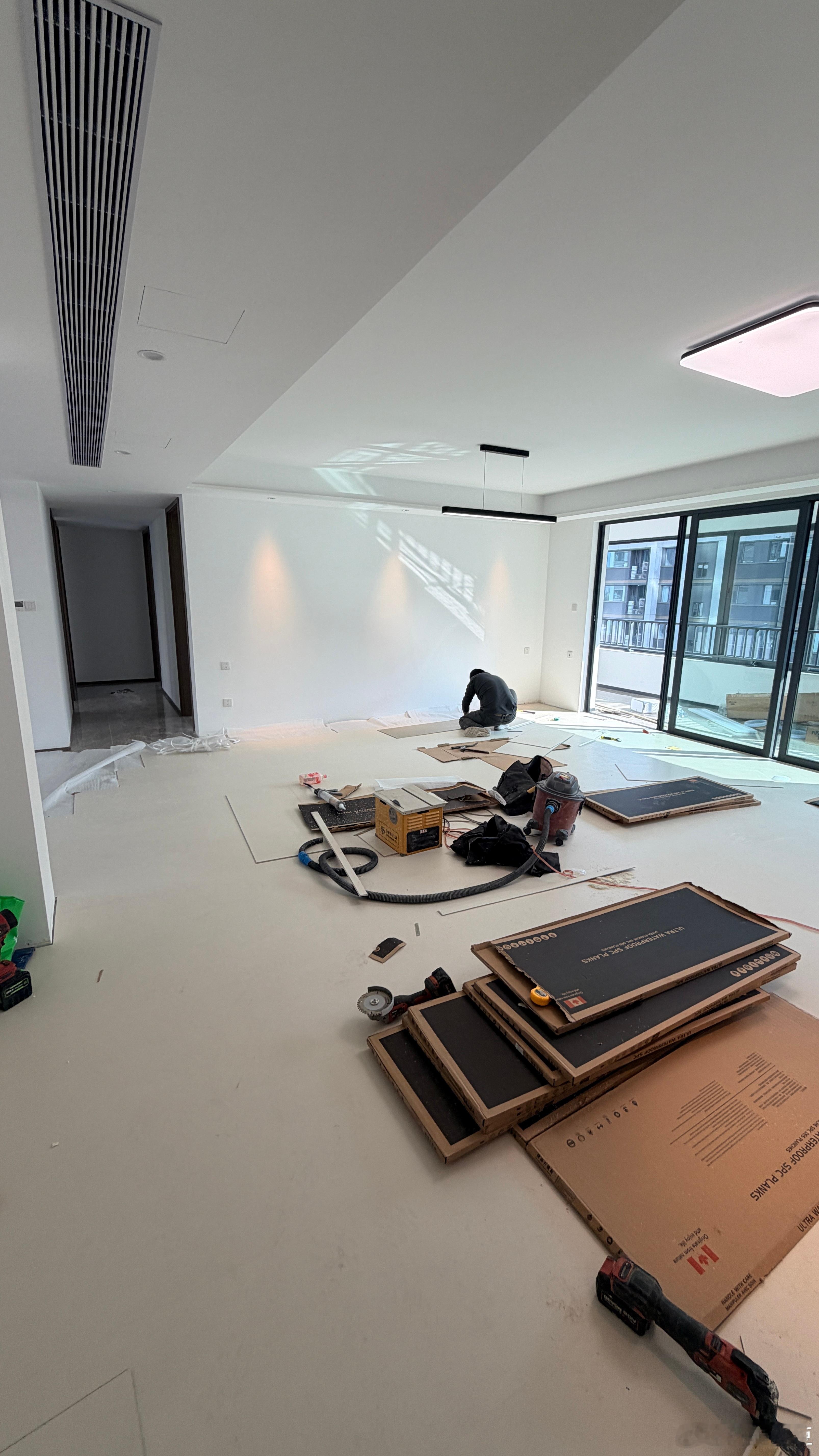 新办公室进度条+1，今天把地板贴完了跟大家汇报：地板是5700元 人工费1200