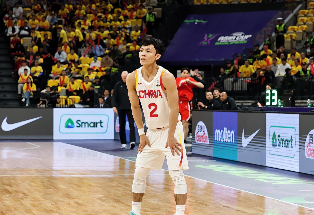 赵睿：杰哥，某篮球评论员说你落选男篮可能不是篮球原因？？？
徐杰：即使我去了也解