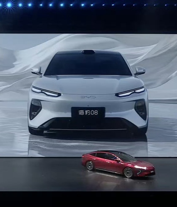 比亚迪海豹08这个前脸够好看吧？ 