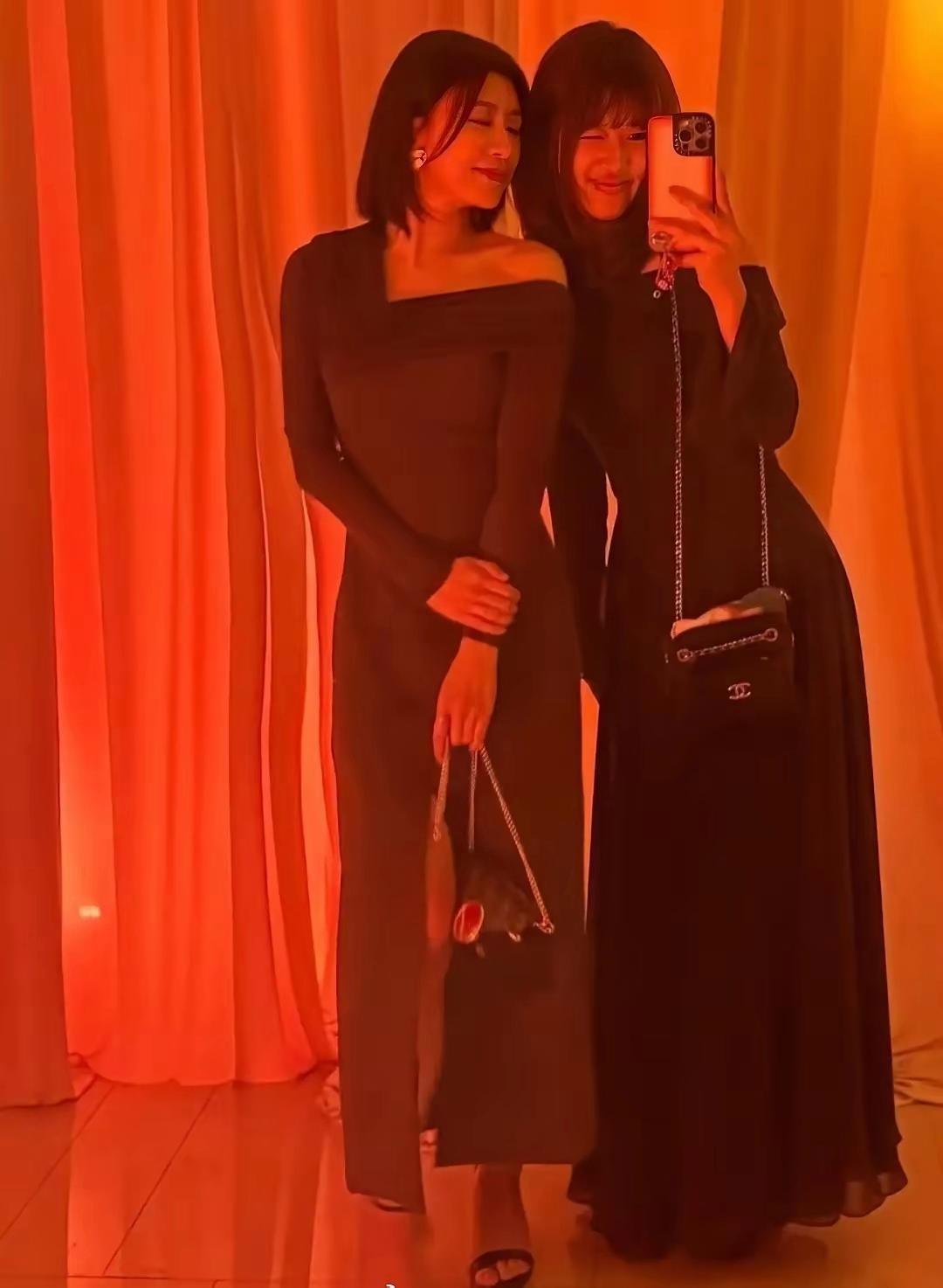 贾静雯一家参加婚礼，20岁梧桐妹抱着修杰楷，和后爸亲近胜过生父！！！梧桐妹长相甜