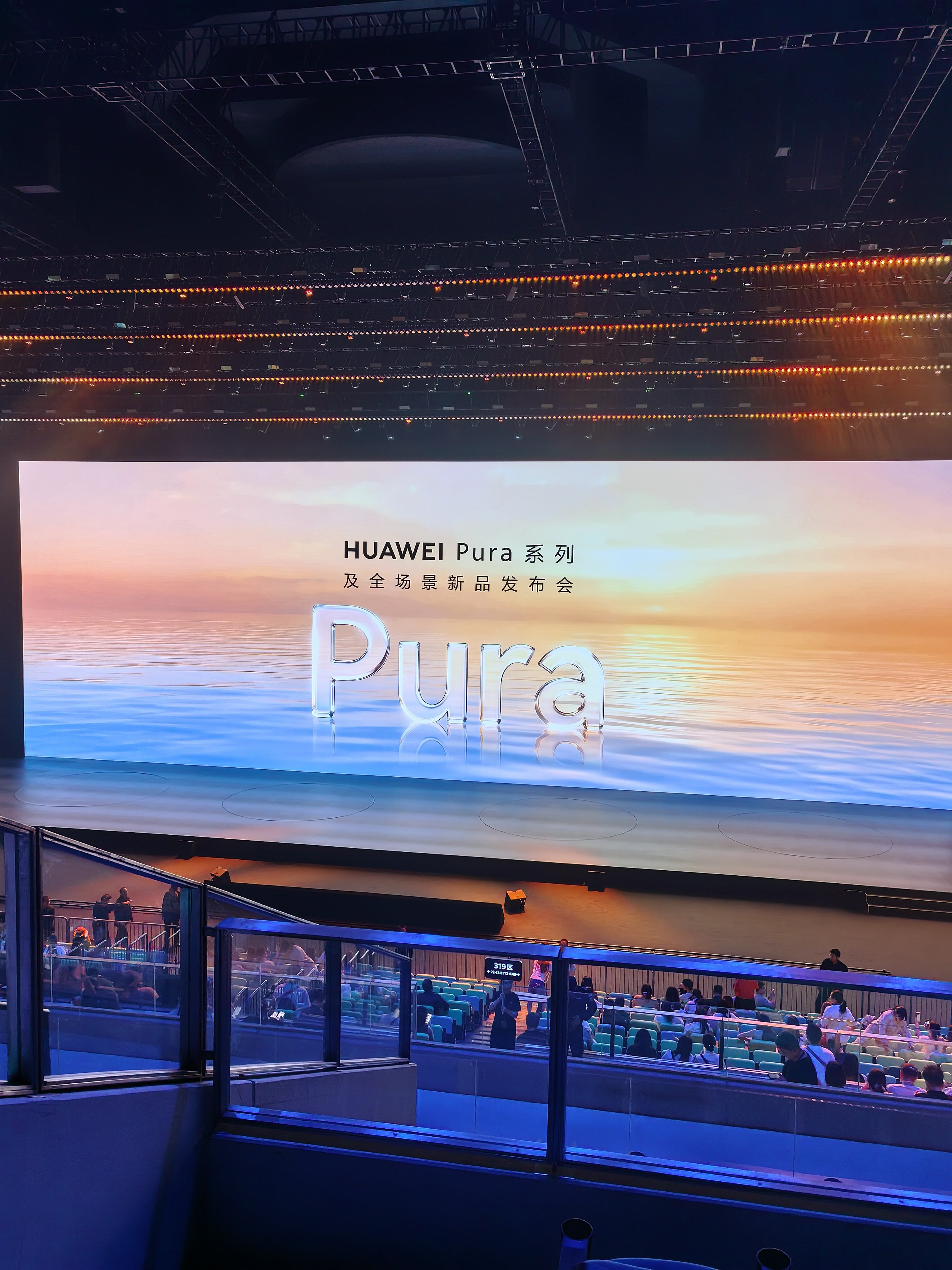 感觉今天玺子哥要来，现场看到很多粉丝，早知道把OPPO的大炮带过来拍一拍了