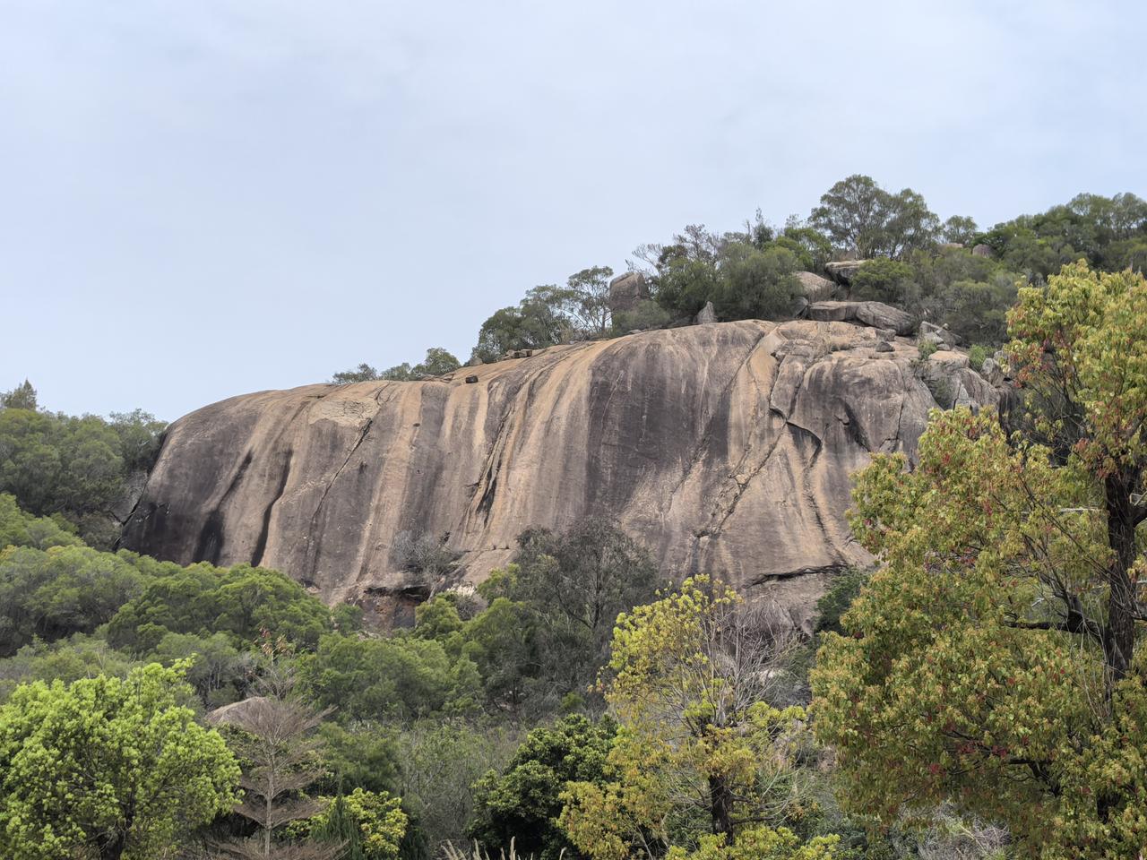慕名而来丹山，原想好好来写生，可今天风实在是太大了，只好拍拍走人。