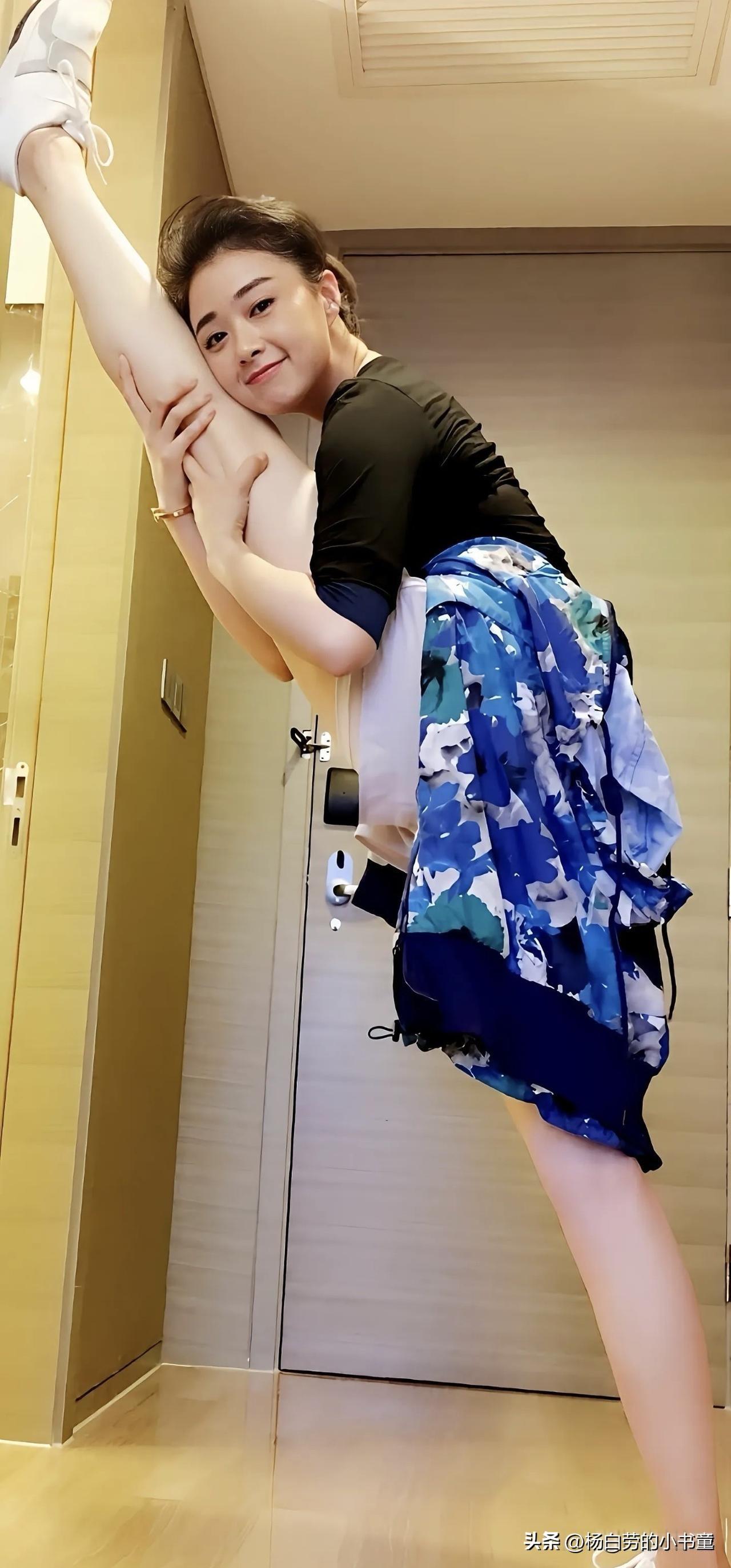 好久不见
华妃娘娘
十年啦朕都老啦
爱妃还如此年轻
甄嬛美图 华妃请安 华妃蹦迪