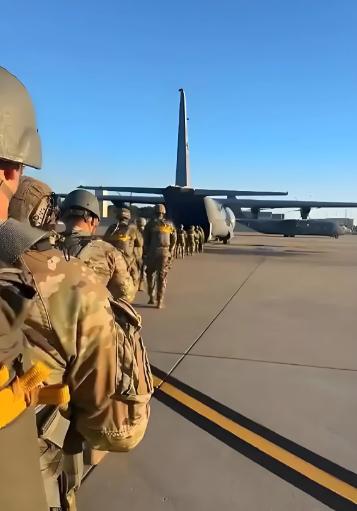 由35架C-17运输机和12架C-130运输机所组成编队已经从北美起飞，即将抵达