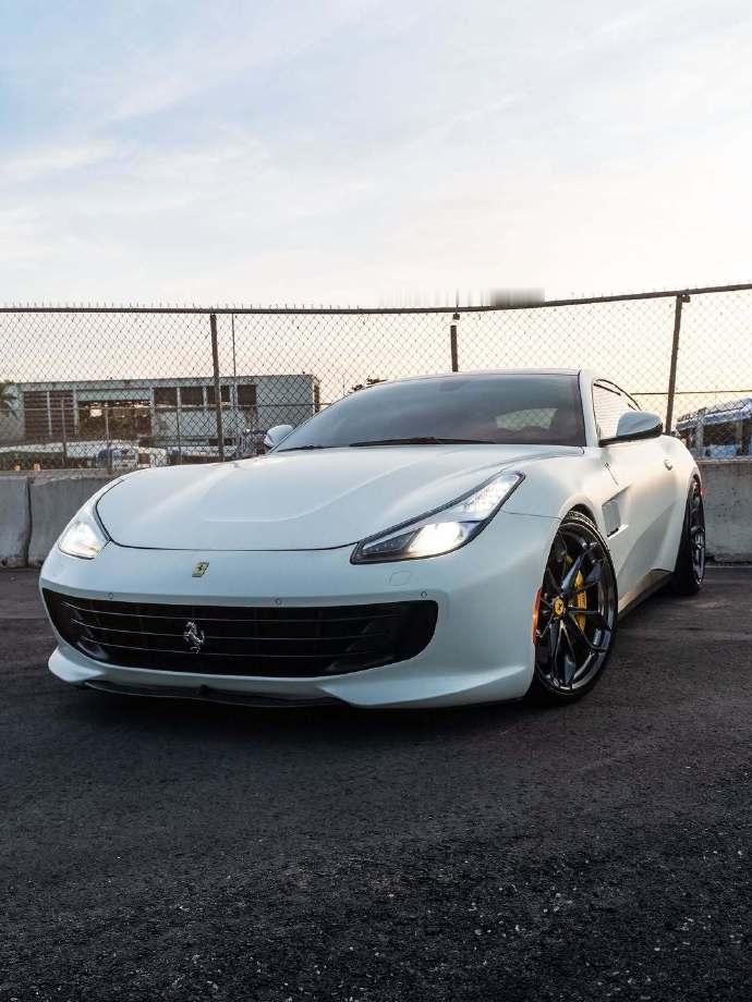 Ferrari GTC4 Lusso优雅登场🤍猎装身段配V12灵魂，实用与奢华