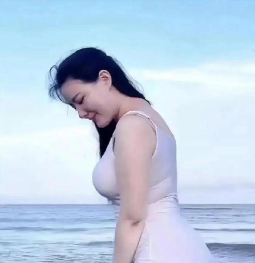 那是美如永恒的交织
文/无冕诗人

那是生命之初温柔的摇篮，是母性光辉最柔软的栖
