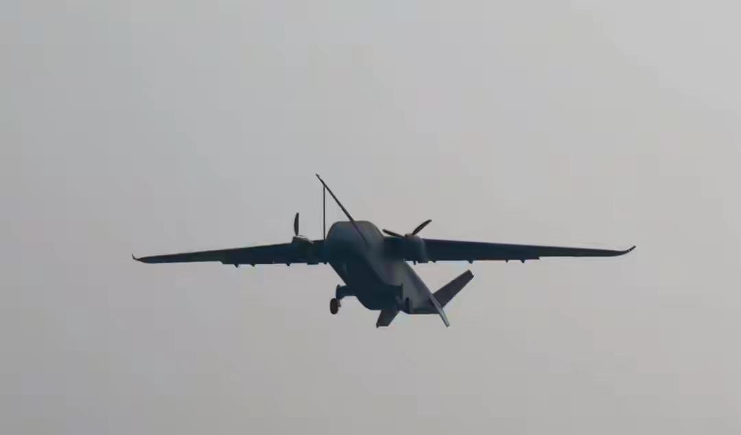 抢在郑丽文返台前，解放军定调统一，长鹰8升空，航程3000公里！
 
郑丽文一行