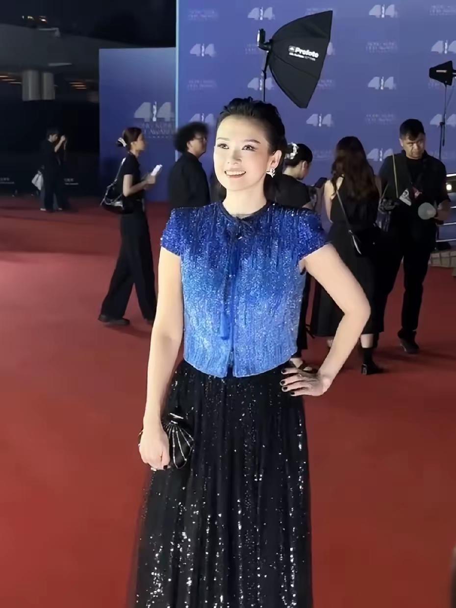 说实话，这次章子怡出席第44届香港电影金像奖的活动，状态那是相当好！
     