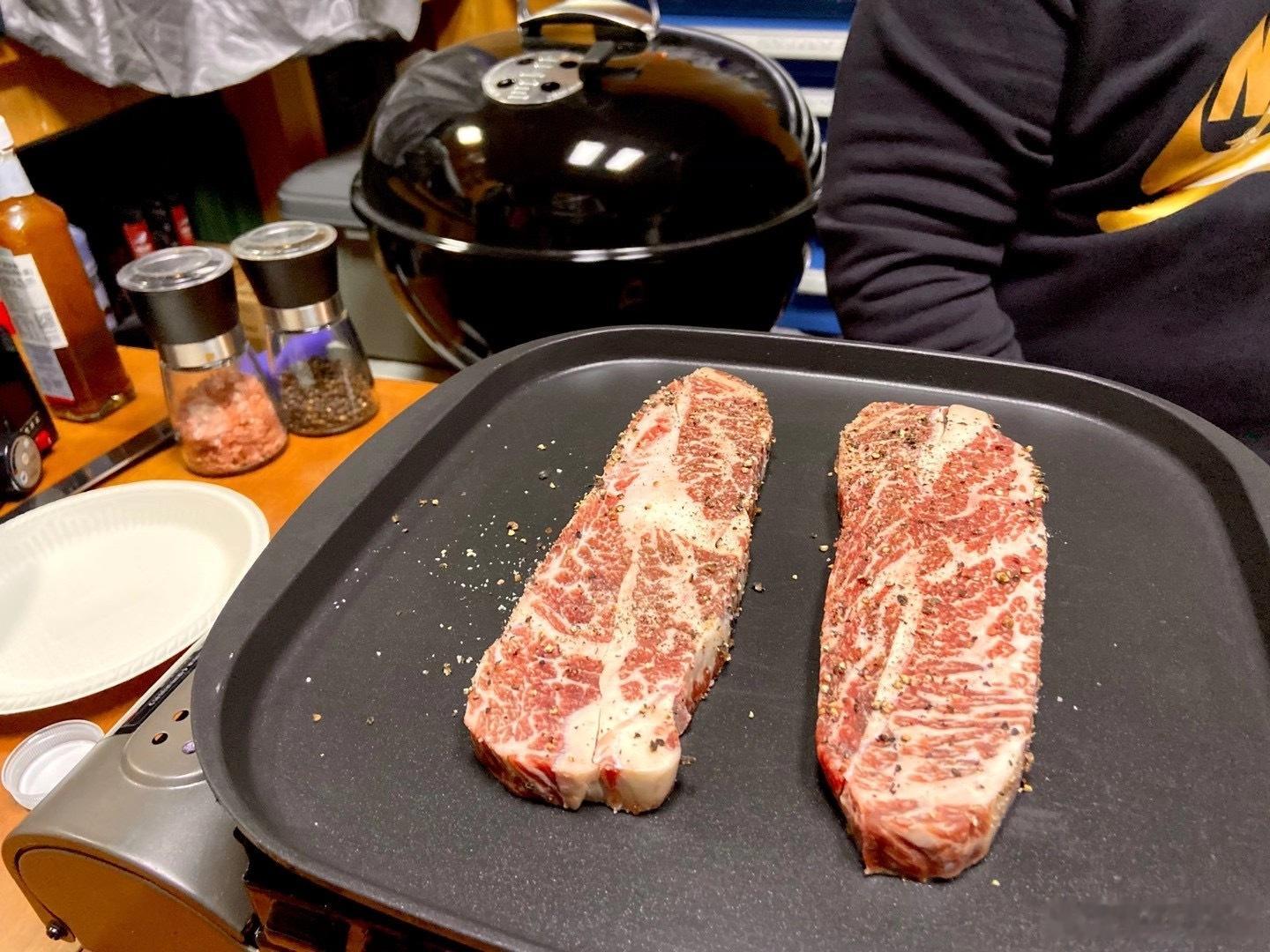 已经对所有自助烤肉祛魅了 哪儿有，烤肉就是很快乐的好不好，而且高级肉、廉价肉各有