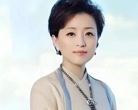 2023年，一个在银行系统干了三十年的老员工，拿了银行业协会的“三十年勤勉贡献奖