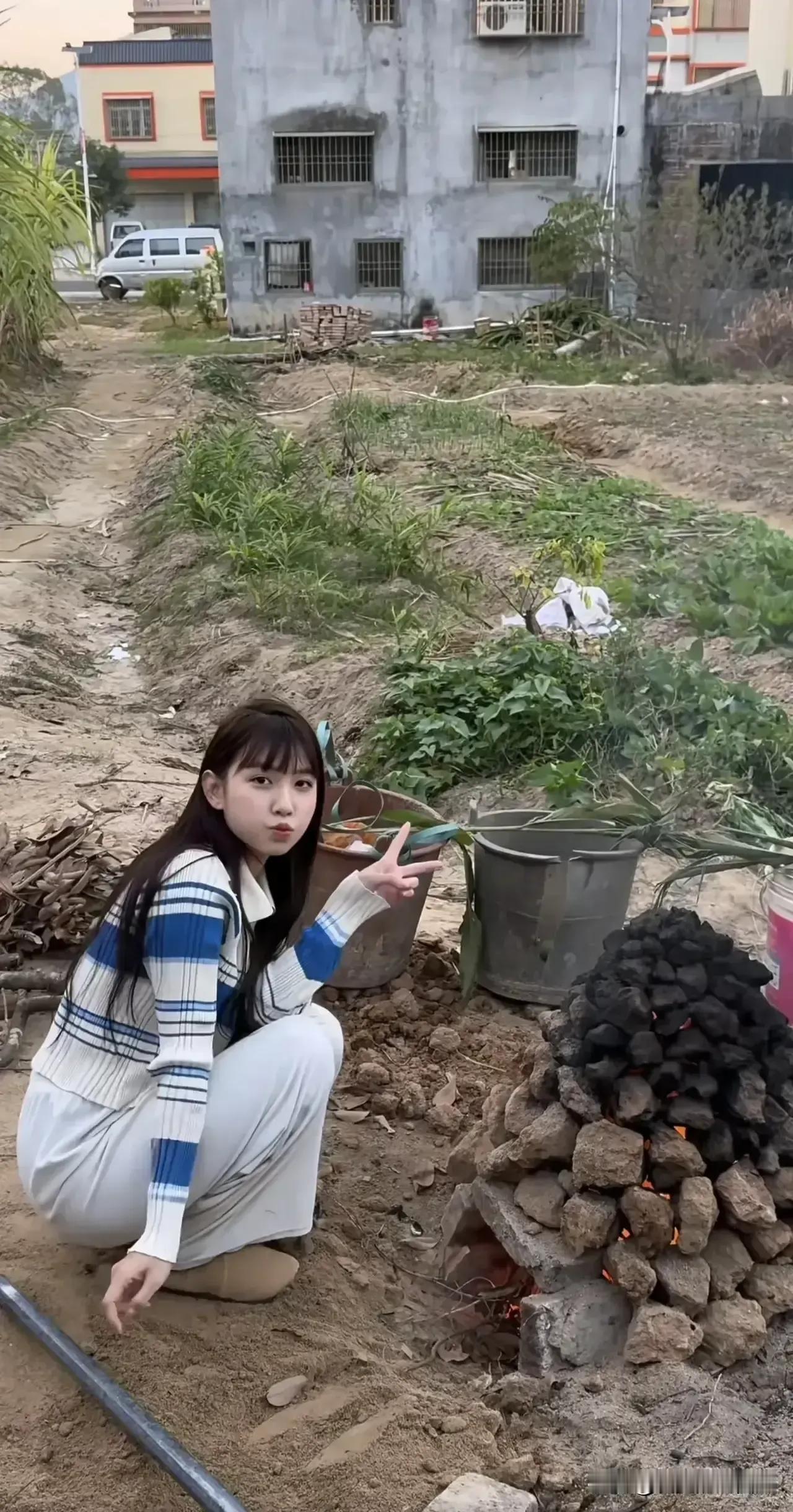 网友:
我妈说娶我要18.8w，我爸说彩礼无所谓，只要对我好就行，该听谁的？[捂