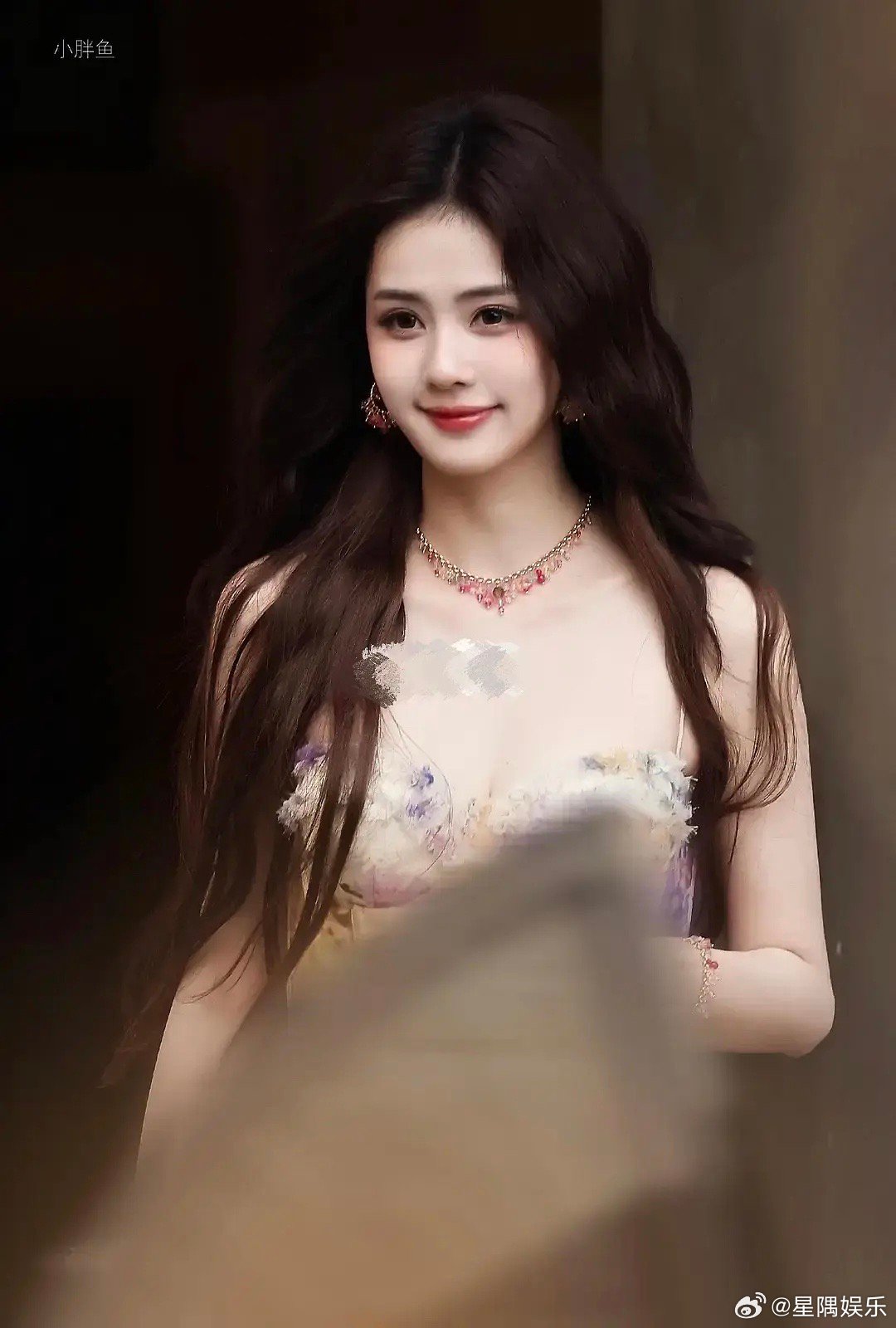 白鹿有点像早期的杨幂 