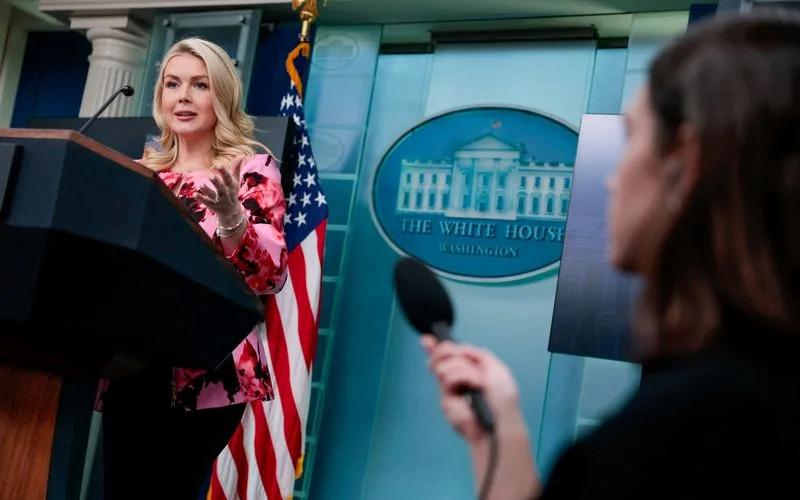 白宫新闻秘书莱维特3月30日在记者会上证实：特朗普打算让阿拉伯国家来买单。

她