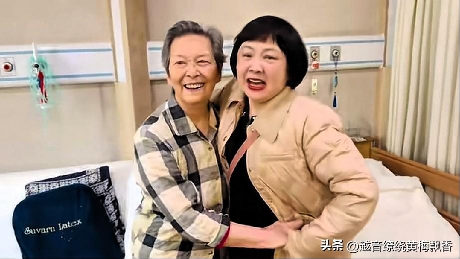 在87版《红楼梦》中饰演惜春的胡泽红，前去探望饰演王夫人的周贤珍老师。周贤珍老师