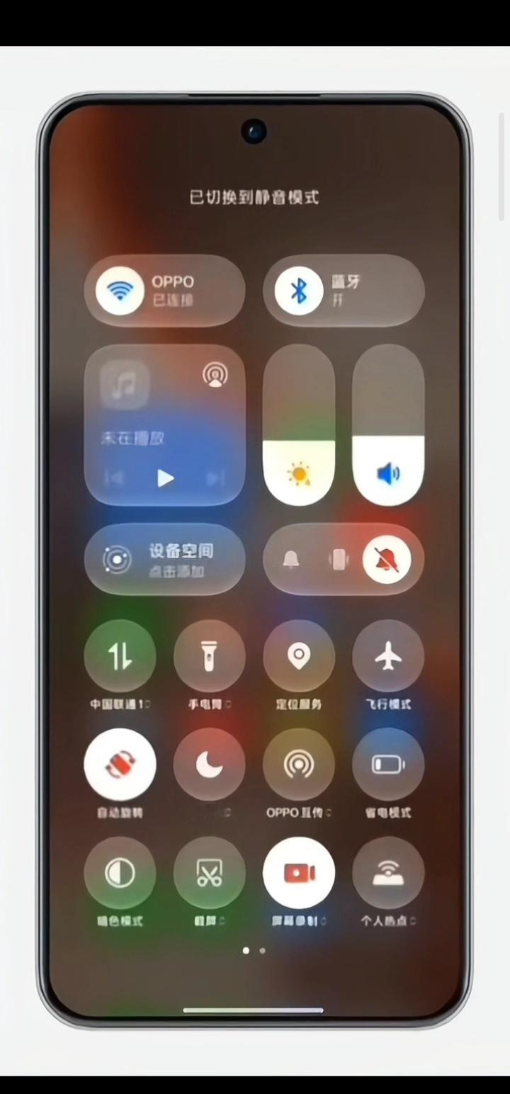 ColorOS 17控制中心，屏幕亮度、音量，均可展开调节，且顶部亮度与音量图标
