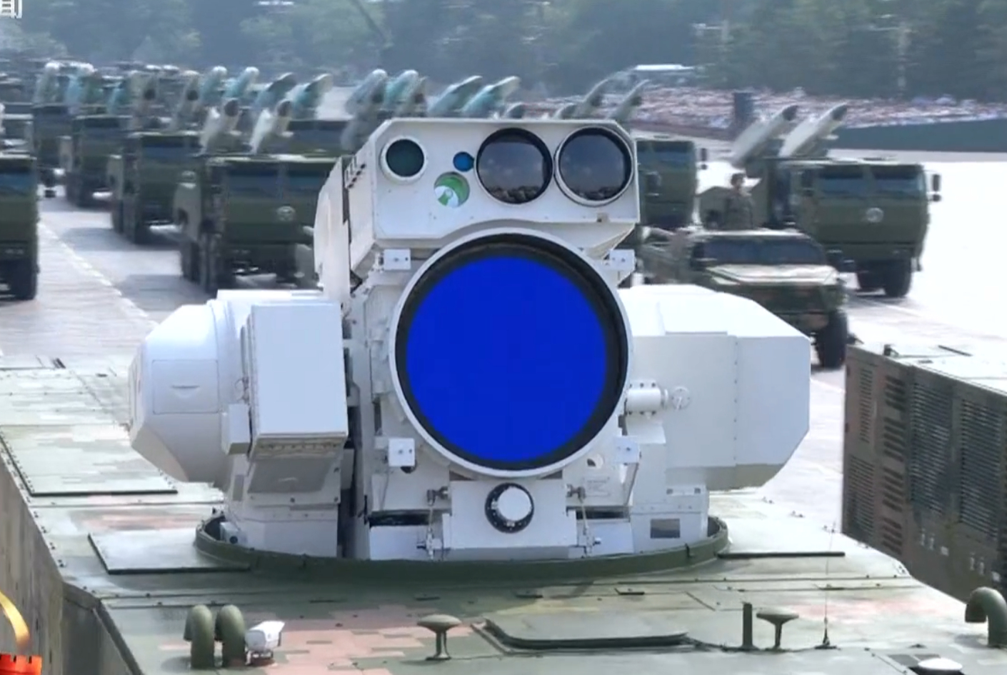 阅兵直播这到底是啥……完全不认识，激光武器吗？科技感拉满了啊！九三盛大阅兵 ​​