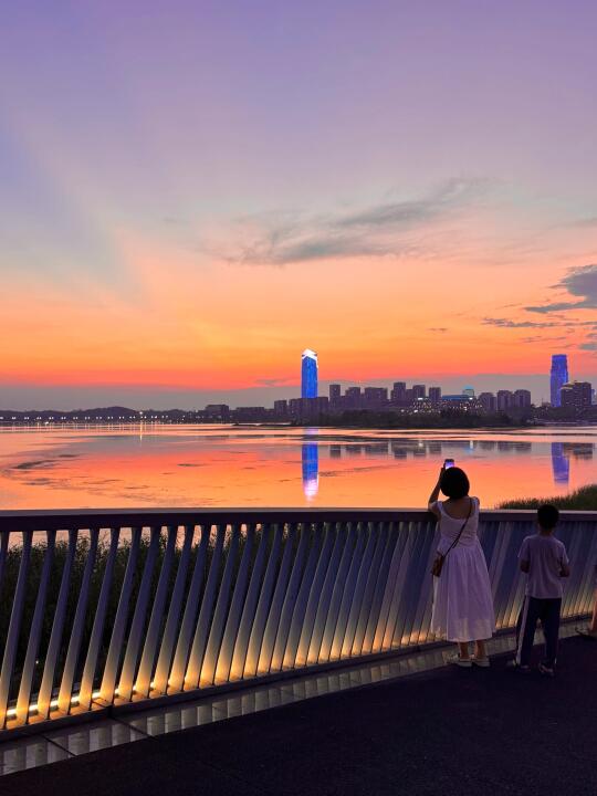 成都！今天的晚霞杀疯了.......美哭😭