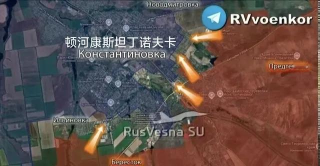 俄军南部集群对顿河康斯坦丁诺夫卡进行猛烈攻击。这个和红军城差不多大的要塞是俄军必