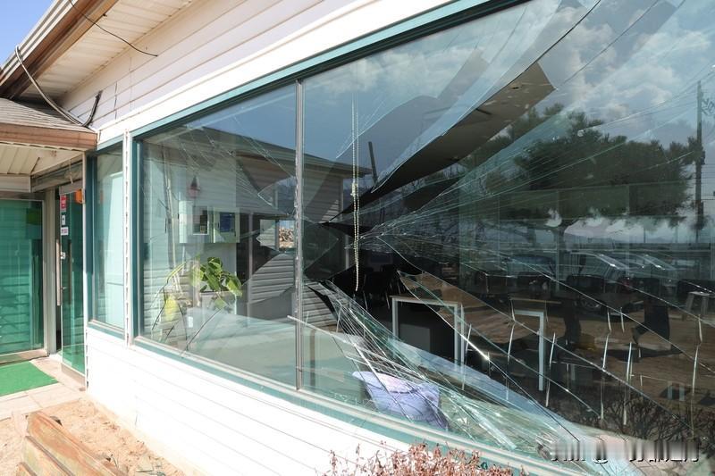 炮弹居然落进民宅
12月4日，台陆军进行实弹射击
一枚炮弹居然偏离轨迹
落进民宅