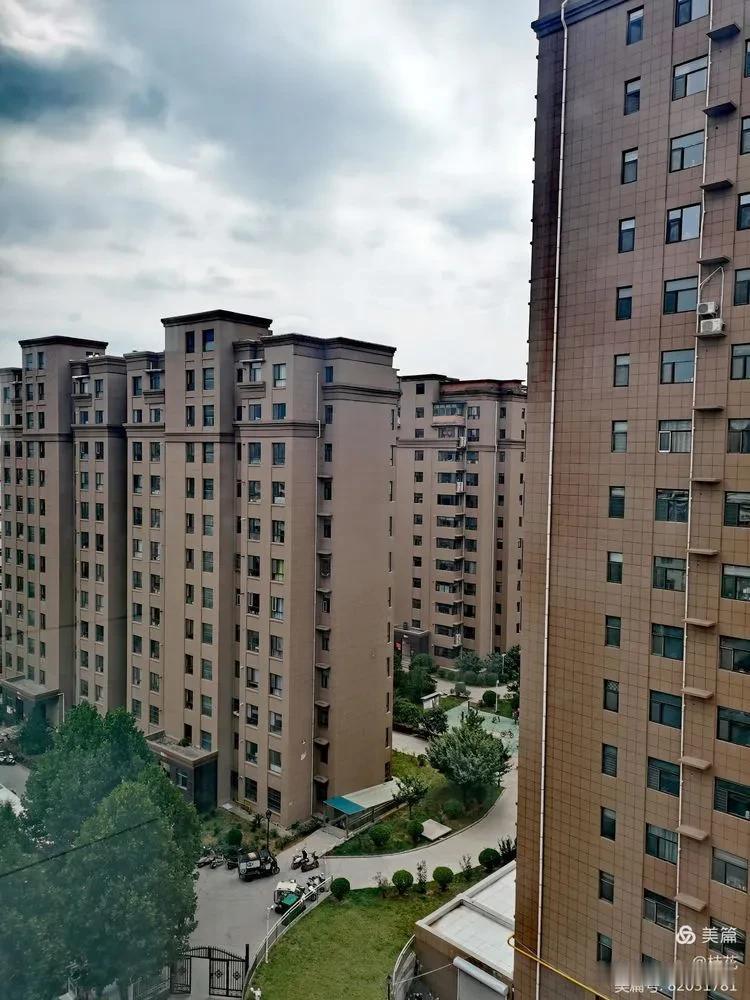 拆迁款80万、两套房，不到十年全败光，还要卖房还债！真的太现实了
 
我算是看明