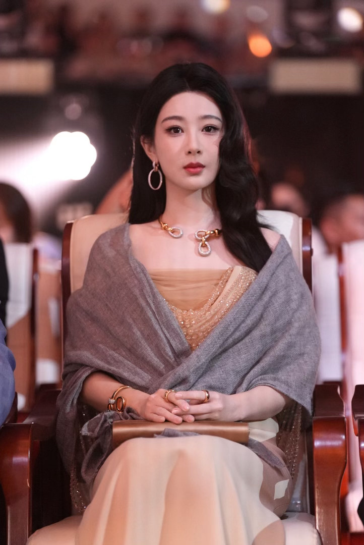杨紫[超话]  🍇杨紫🍇杨紫玉兰花开君再来🍇杨紫董竹君🍇世界的温柔是及时