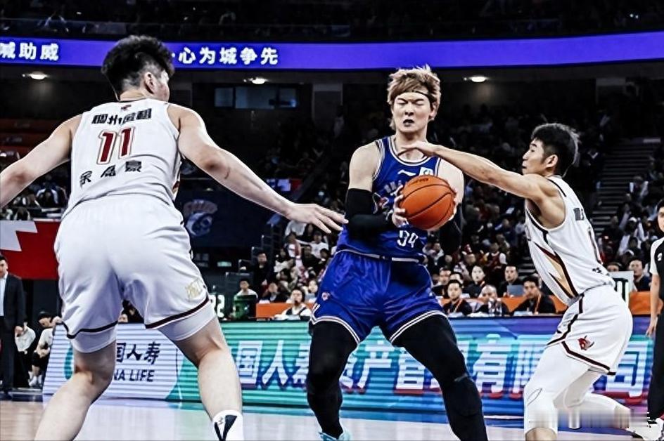 今天上海队要断送在王哲林手上了吗？

上半场4分5篮板，这是王哲林的数据。但比数