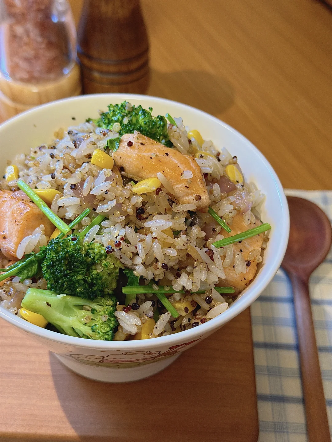 夏日清爽｜黑松露三文鱼藜麦饭