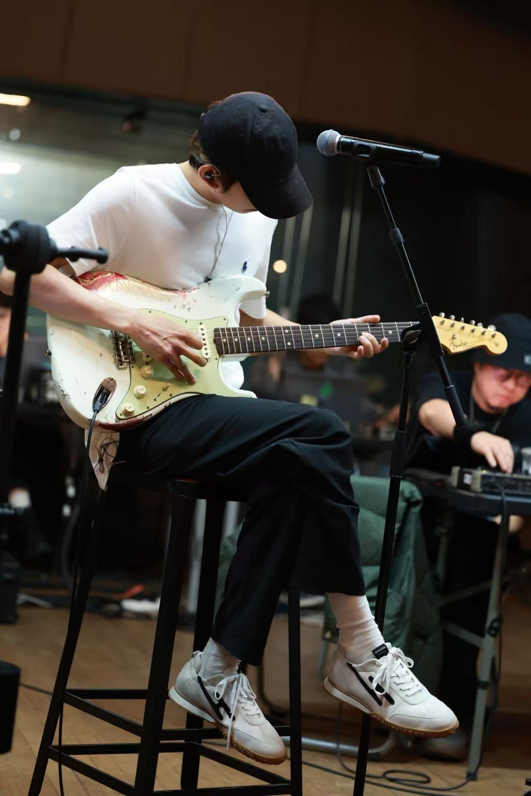 王源夏日歌会一起见面吧 我猜这次歌会王源会穿浅色衣服 比如白色或者浅蓝 很符合夏
